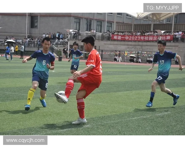 足球明星同框瞬间定格荣耀与梦想的交汇时刻